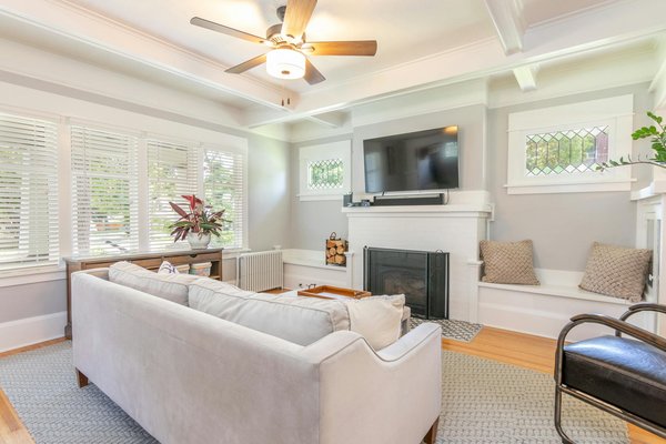 Plongez dans l'univers féerique des book nooks en kits